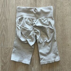 Lazuli Label - Scrunch Seamless Ribbed Contour Short - Size M